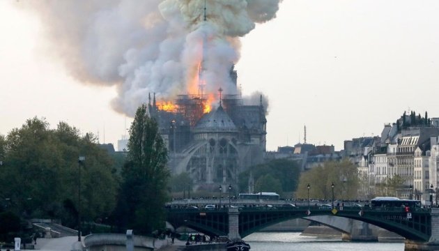 У Франції горить Собор Паризької Богоматері. ВІДЕО