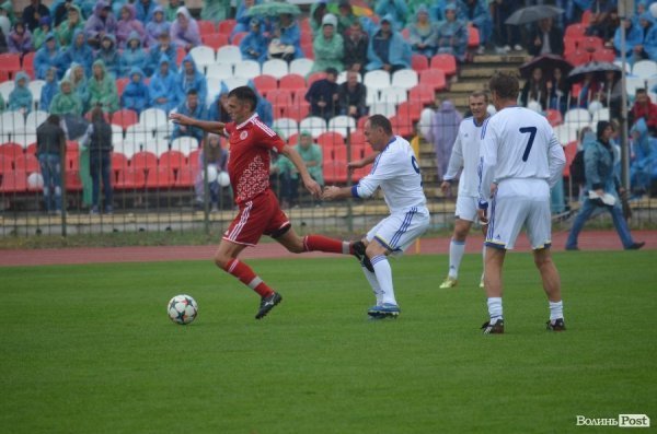 У Луцьку Віталій Кварцяний вийшов на футбольне поле в амплуа футболіста.ФОТО