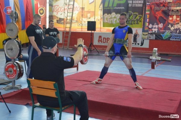 У Луцьку стартував ювілейний чемпіонат світу WPA з пауерліфтингу. ФОТО 