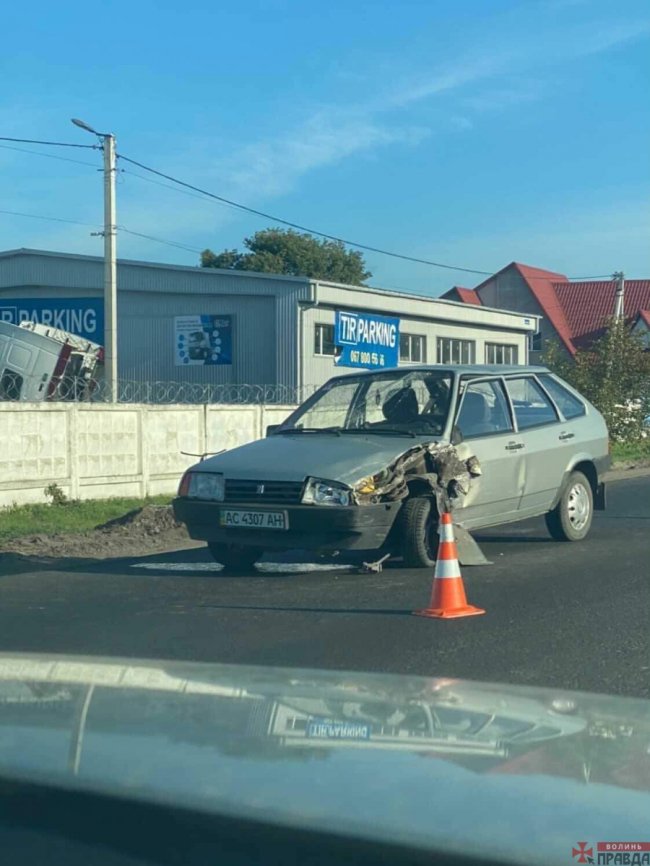 На Ківерцівській у Луцьку не розминулися два автомобілі. ФОТО