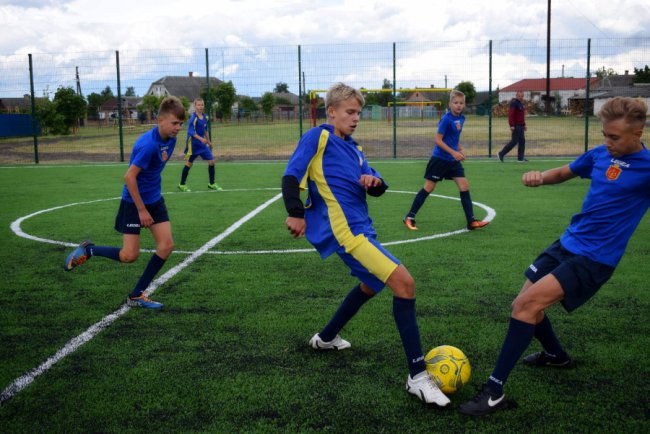 «Маємо вернути в життя дітей спорт», – Степан Івахів відкрив у Шацьку новий стадіон*