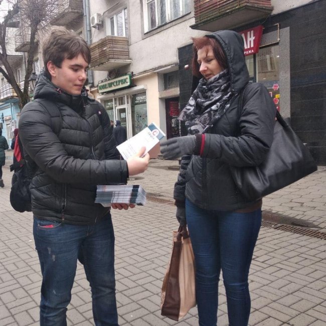 Волонтери закликали лучан голосувати свідомо