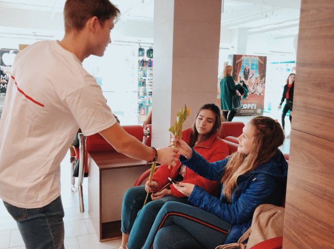 У луцькому «Промені» до свята дарували приємності. ФОТО*