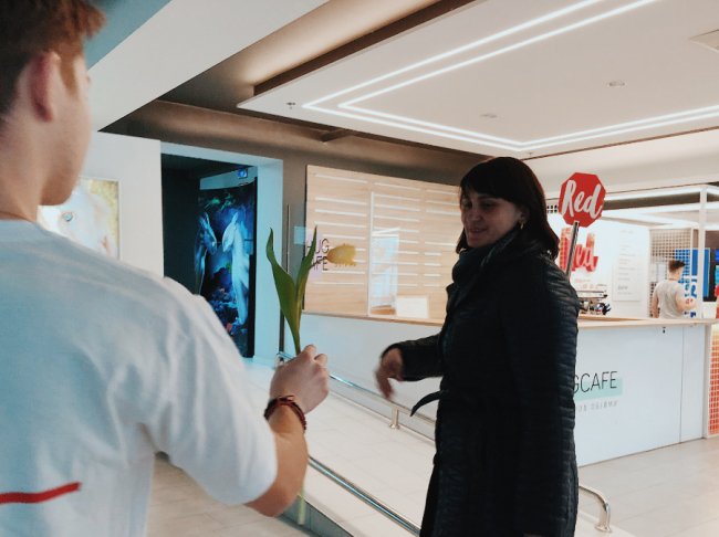 У луцькому «Промені» до свята дарували приємності. ФОТО*