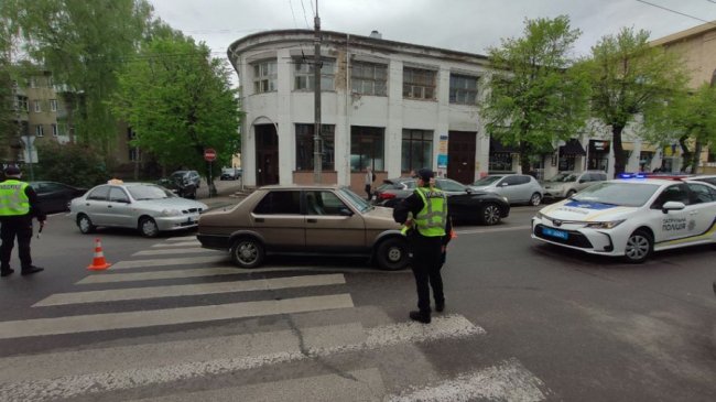 У Луцьку на Винниченка на пішохідному переході водій збив жінку. ФОТО