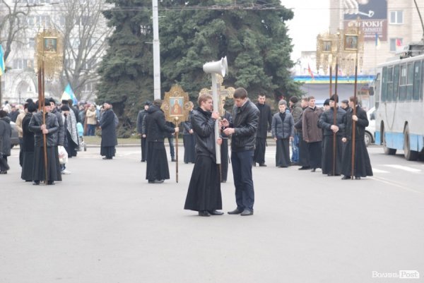 Луцьк сумує: хода до могили Героя Майдану. ФОТО