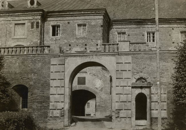 Олицький замок 100 років тому. РЕТРОФОТО