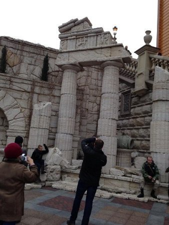 Покинуті скарби Януковича у Межигір'ї. ФОТО