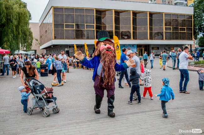 Яскраво, повітряно, незабутньо: фінальний день фестивалю «Aerosfera» у Луцьку. ФОТО