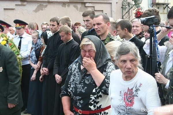 У центрі Луцька відспівали вояків, загиблих під Волновахою. ФОТО