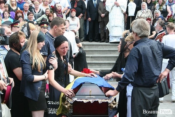 У центрі Луцька відспівали вояків, загиблих під Волновахою. ФОТО