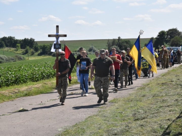 Волиняни встелили квітами останню земну дорогу Героя Валентина Богатих