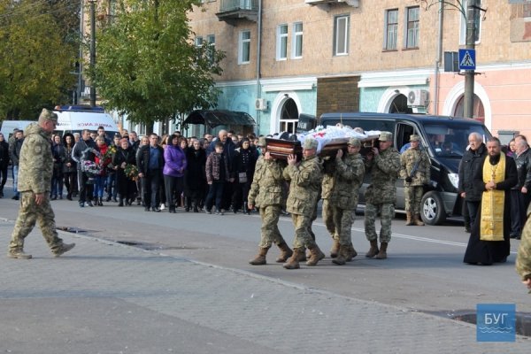 У Нововолинську провели в останню путь загиблого Героя. ФОТО