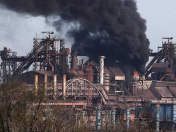 За добу російські окупанти 35 разів обстріляли «Азовсталь»