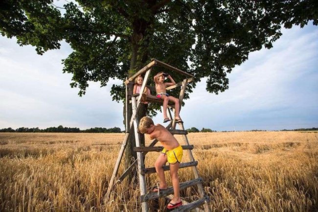 Дитяче літо без ґаджетів та Інтернету у світлинах польського фотографа