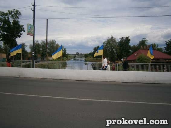 Мости Ковеля прикрасили прапорами України. ФОТО