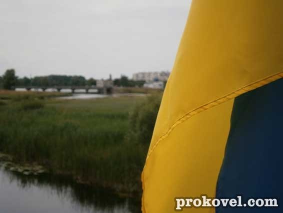 Мости Ковеля прикрасили прапорами України. ФОТО