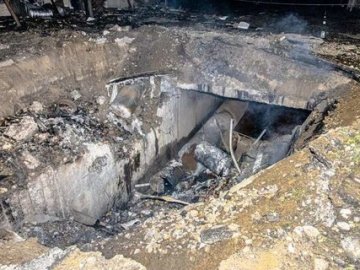 90 пожежників працювали 38 годин: у Дніпрі загасили пожежу, спричинену ракетним обстрілом росіян 