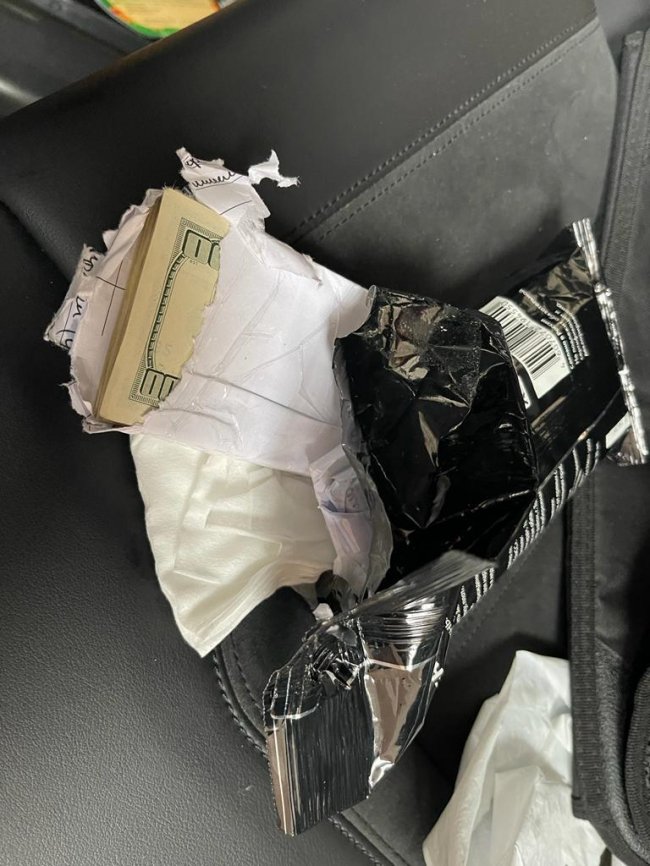 Через Волинь чоловік намагався вивезти за кордон 320 тисяч доларів. ФОТО