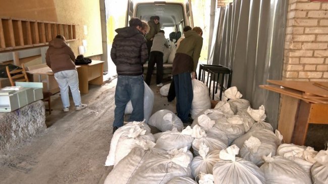 Допомога ЗСУ: луцькі дітлахи зібрали понад 10 тонн каштанів