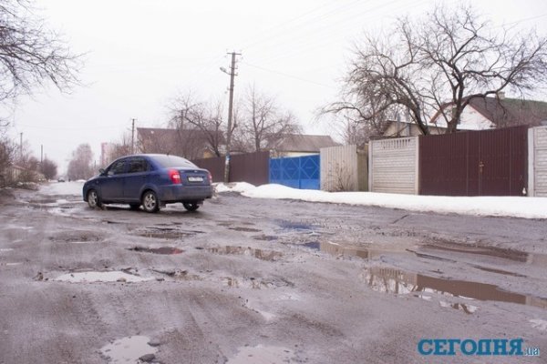 У Києві ями на дорогах сягають півметра. ФОТО. ВІДЕО