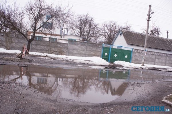 У Києві ями на дорогах сягають півметра. ФОТО. ВІДЕО