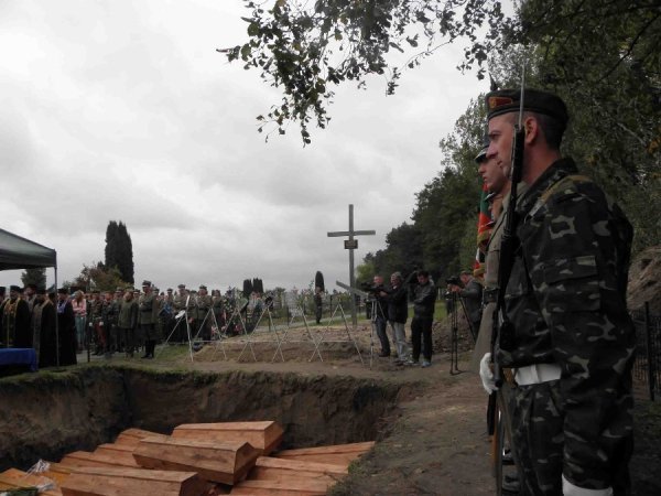 На Волині перепоховали останки жертв масових репресій. ФОТО