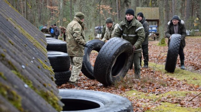 На Волині місцеві жителі укріплюють кордон із Білоруссю. ФОТО
