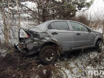 На Волині Chevrolet злетів у кювет: є постраждалі 