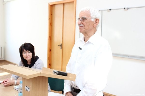 Сверстюк у Луцьку презентував книгу про Гоголя. ФОТО