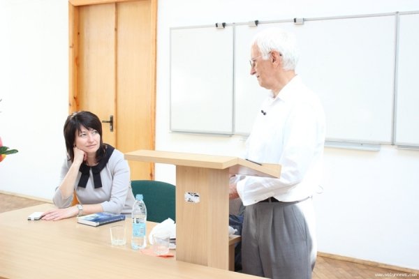 Сверстюк у Луцьку презентував книгу про Гоголя. ФОТО