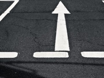 Лучани просять владу негайно поновити дорожню розмітку 