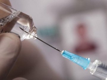 Українських заробітчан щеплюватимуть на кордоні з Польщею: коли і якими вакцинами