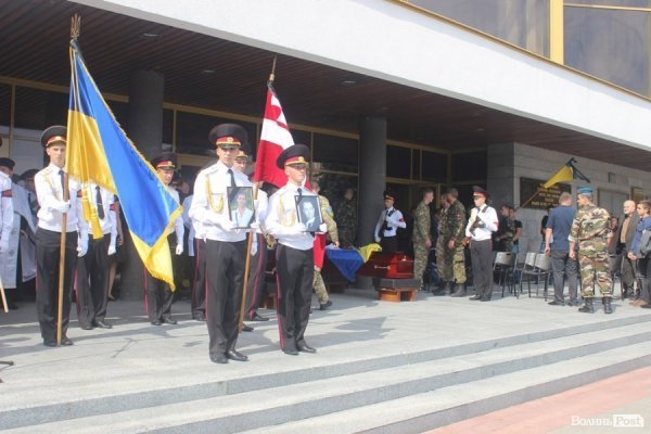  У Луцьку прощалися з загиблими айдарівцями. ФОТО
