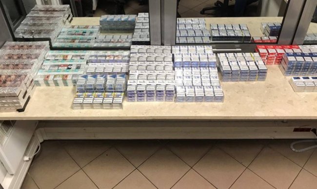 На «Устилузі» затримали чоловіка, який запхав цигарки під крісло машини