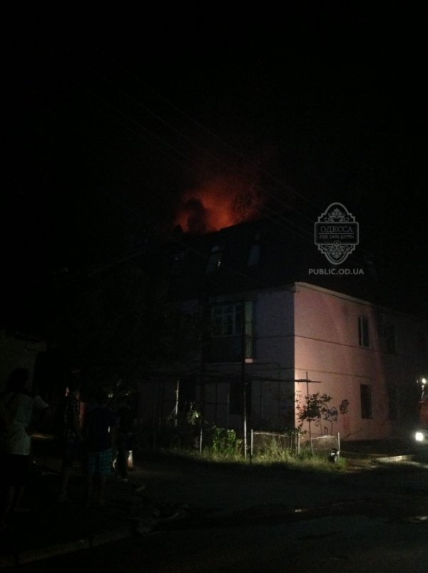 В Одесі горів будинок. ФОТО. ВІДЕО