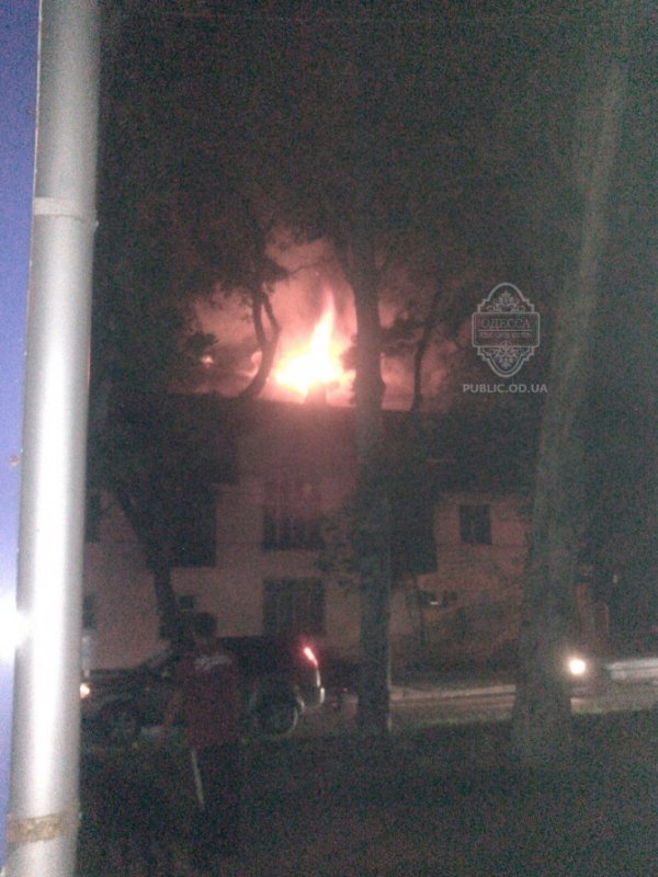 В Одесі горів будинок. ФОТО. ВІДЕО