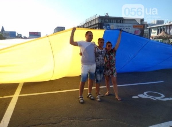 У Дніпрі розгорнули найбільший прапор України. ФОТО