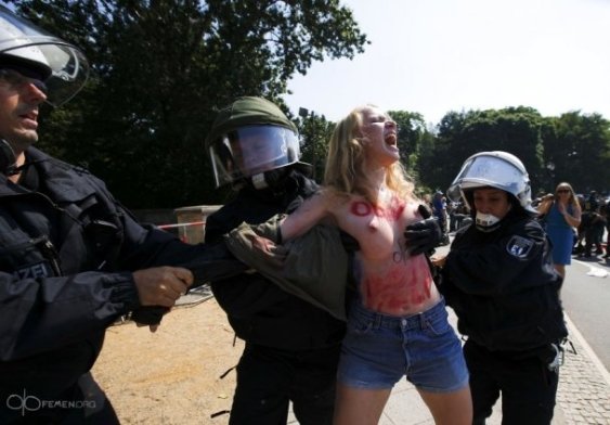 FEMEN «напали» на Обаму. ФОТО. ВІДЕО