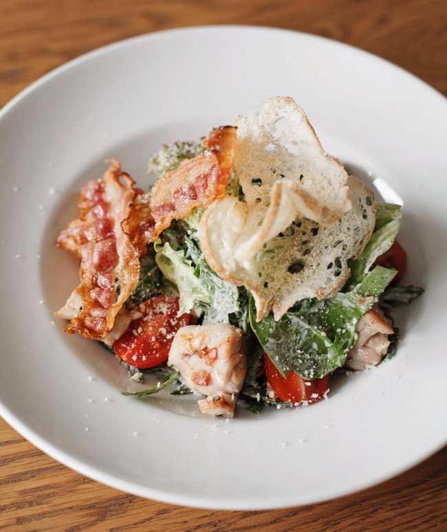 Де та за скільки можна влаштувати романтичну вечерю в Луцьку 