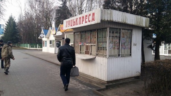 У Луцьку демонтують незаконно встановленні кіоски. ФОТО