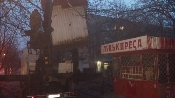 У Луцьку демонтують незаконно встановленні кіоски. ФОТО