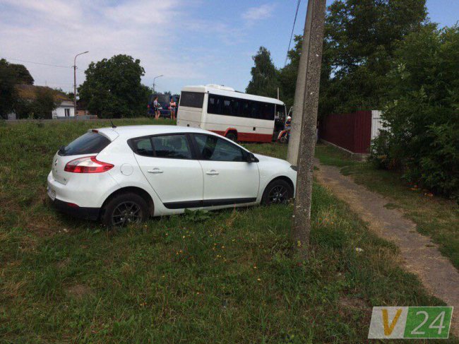 У селі під Луцьком маршрутка з дітьми потрапила у ДТП