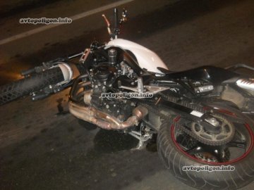Аварія у Києві: мотоцикліста залишили вмирати на дорозі. ФОТО