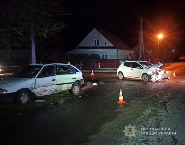 На Волині зіткнулись дві автівки: троє людей - у лікарні