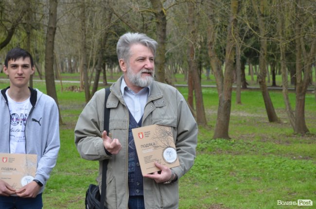 У луцькому парку «оселилися» велетенська риба, кінь і мавки. ФОТО