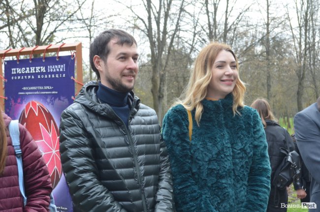 У луцькому парку «оселилися» велетенська риба, кінь і мавки. ФОТО