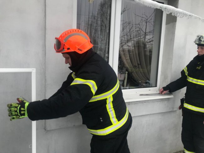 У Луцькому районі у будинку зачинилася трирічна дитина: викликали рятувальників