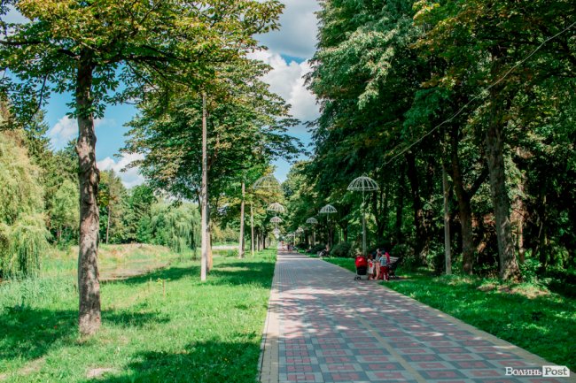 Літо у луцькому парку. ФОТО