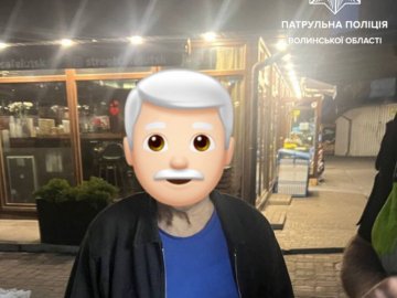 У Луцьку патрульні допомогли дідусеві, який заблукав у місті